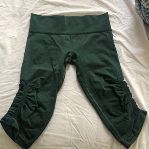 Cropped Green LULULEMON leggings